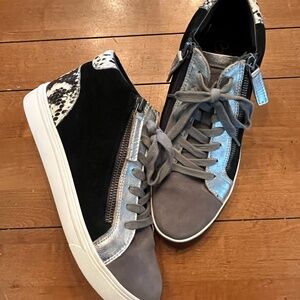Women's Blondo Waterproof Genesis Hightop Sneaker (Size 8.5)